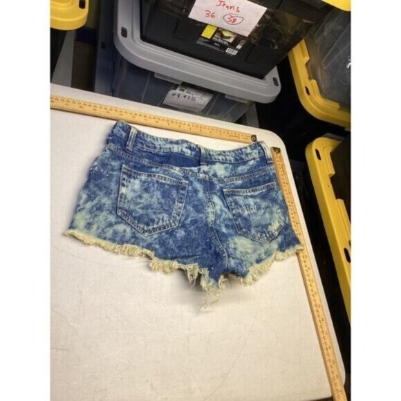 Grandpa mob wife clean girl office fairy core Forever 21 Women's Denim Shorts - Picture 3 of 3